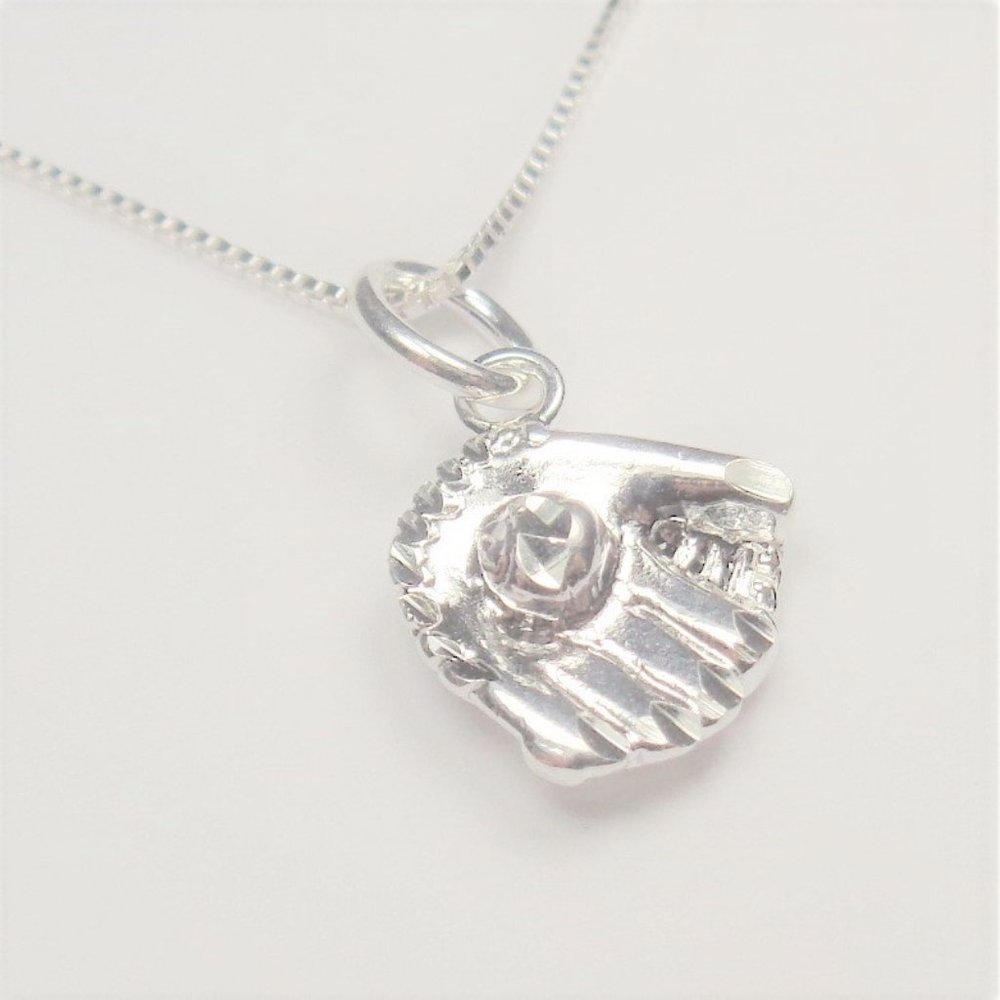 .925 SS BASEBALL SOFTBALL GLOVE WITH BALL NECKLACE